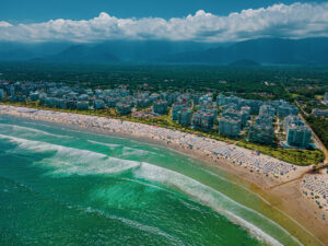 Vista aérea da orla da Riviera de São Lourenço