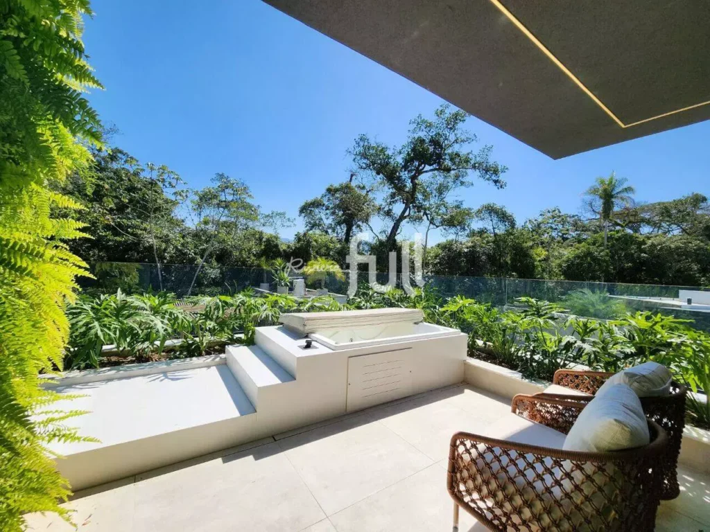 Casa mobiliada com hidro e sauna na Riviera de São Lourenço.